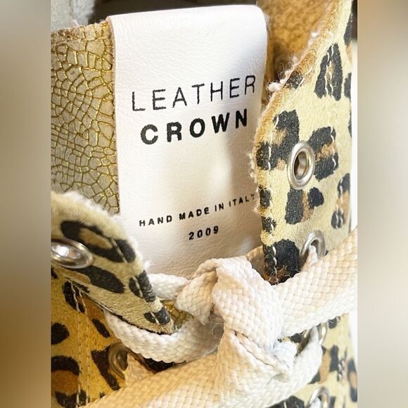 LEATHER CROWN MID TOPS in leopard print and gold metallic leather. New - Picture 13 of 14